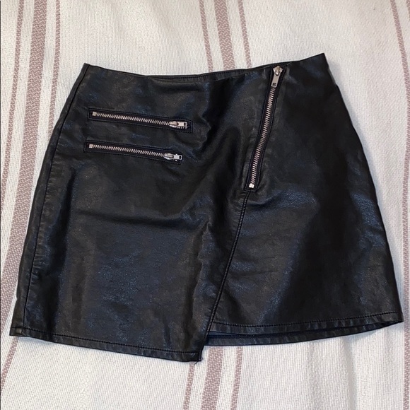 Pleather mini skirt - Picture 1 of 3